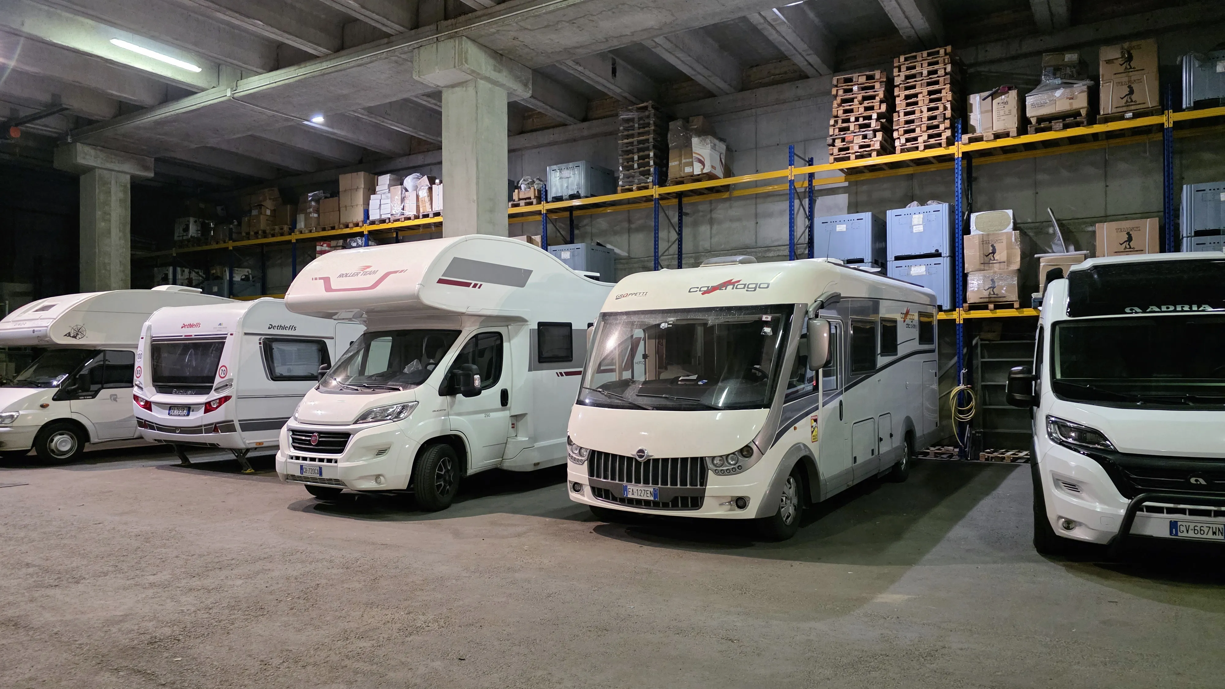 Überdachte Lager- und Stellplatzflächen (2/3)